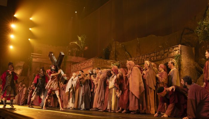 1525211866-auto-de-pascoa1