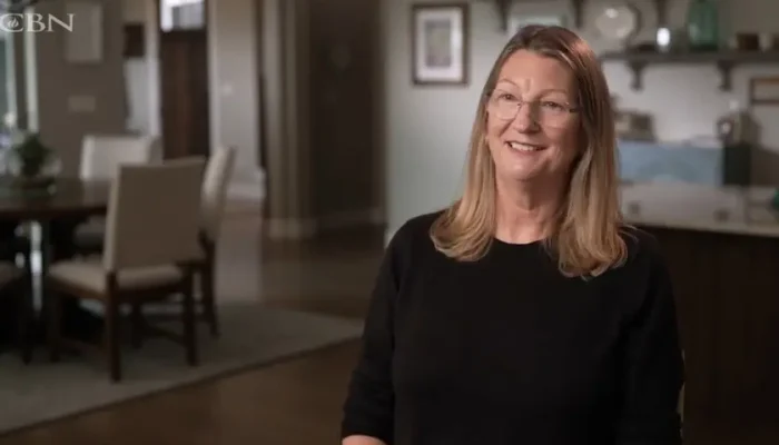 Lynne foi curada do câncer e da depressão. (Foto: Reprodução/CBN News).
