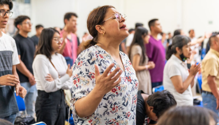 Culto em uma igreja na AmÃ©rica Latina (Foto: Pexels)